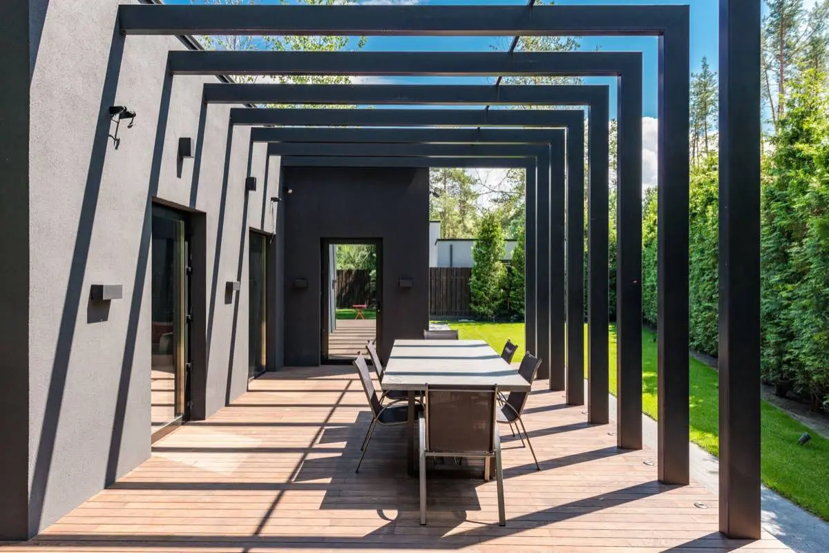Retractable & Motorized Screens in Melbourne, FL